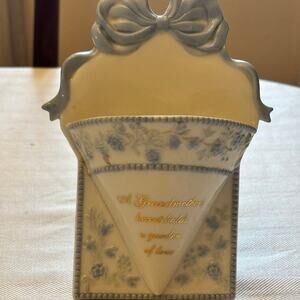 Vintage  “Grandmothers Heart Holds a Garden of love” hang or stand Flower Vase